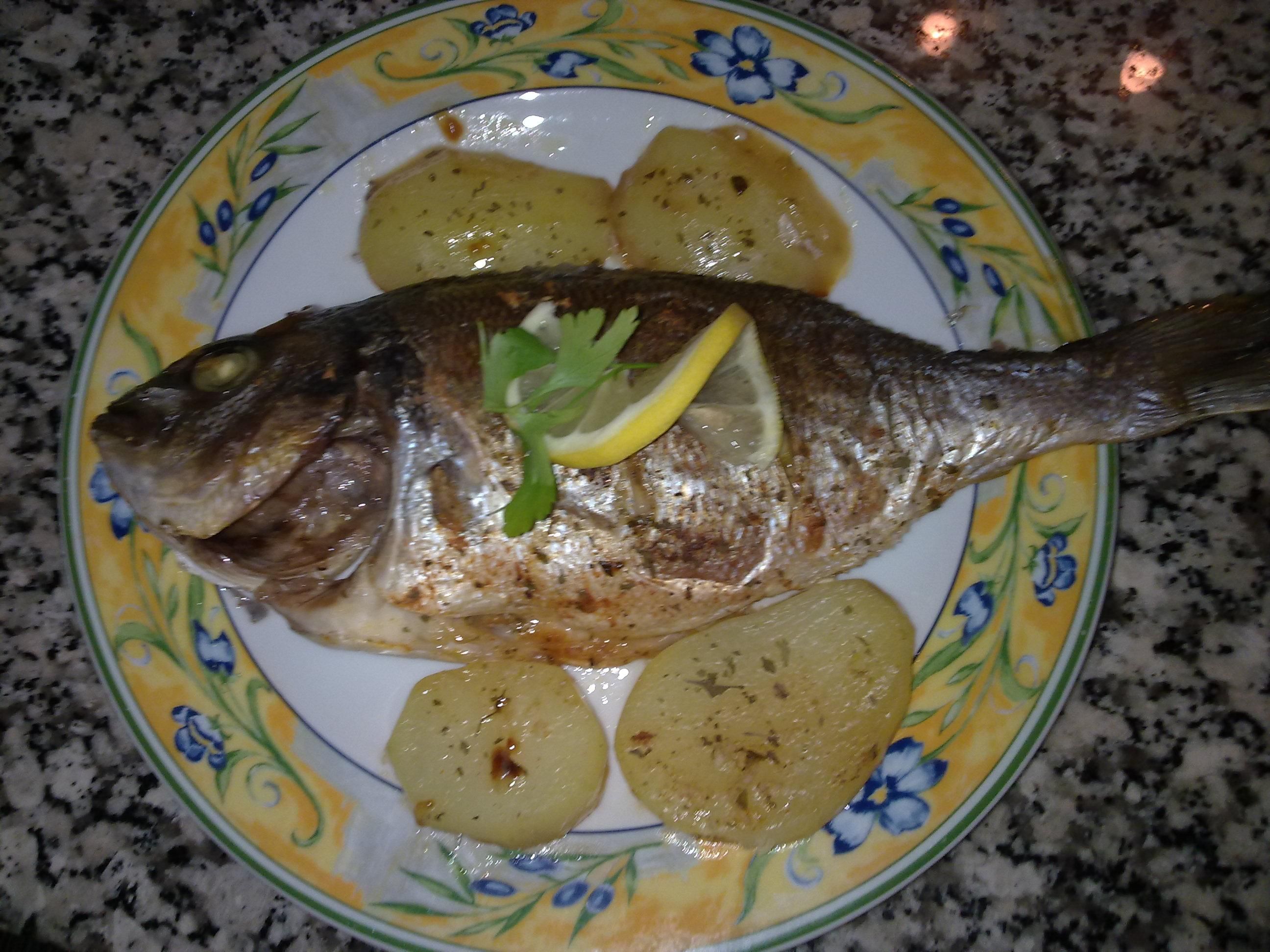 Dourado no forno com batatas