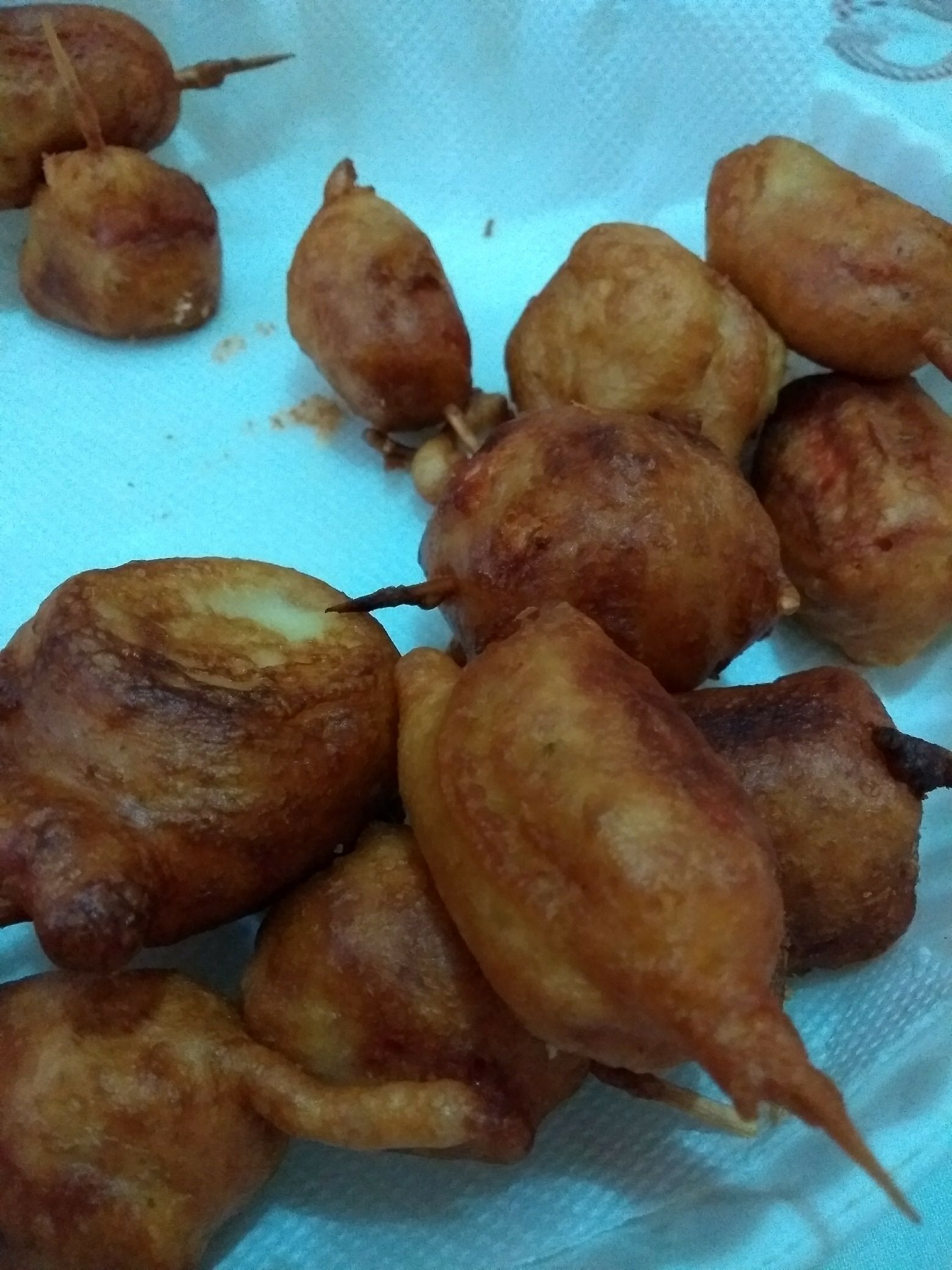 Empanadinho de salsicha, presunto e queijo