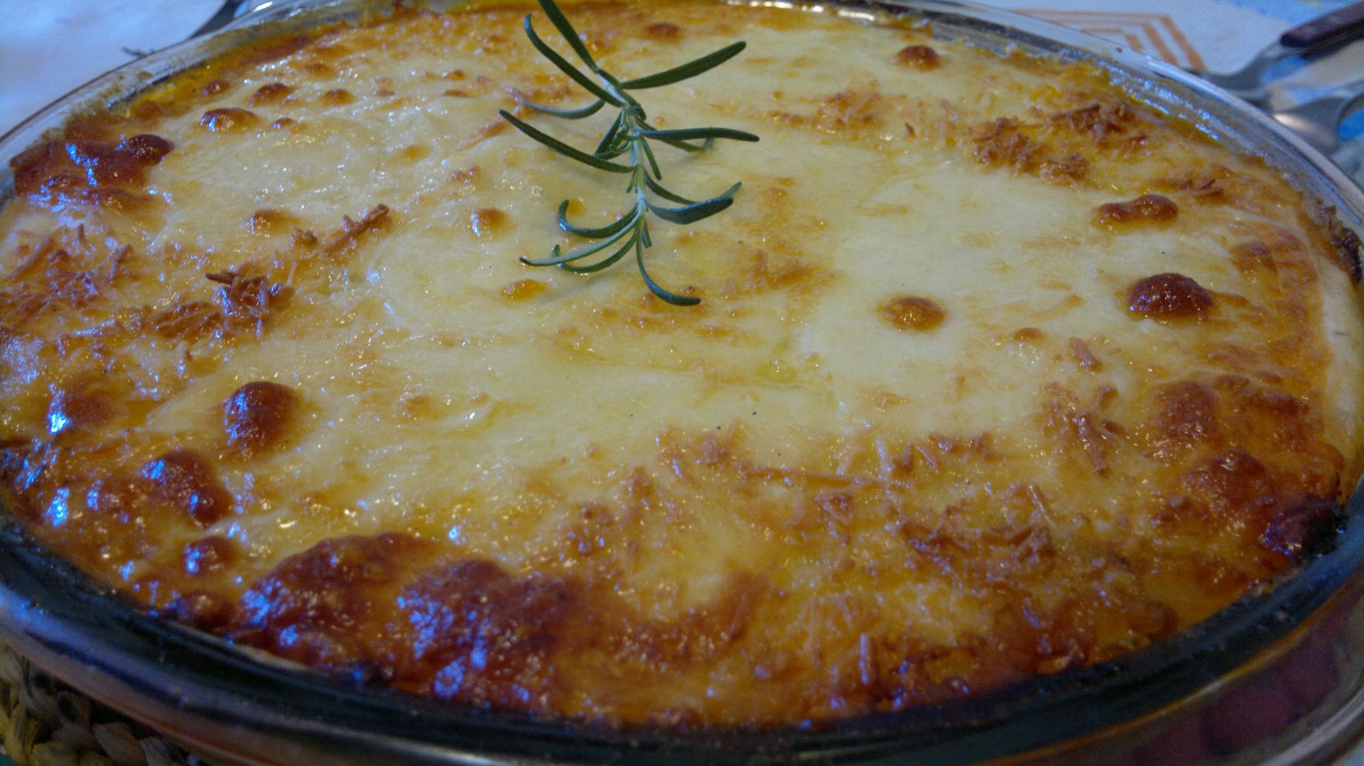 Escondidinho de mandioca com carne assada