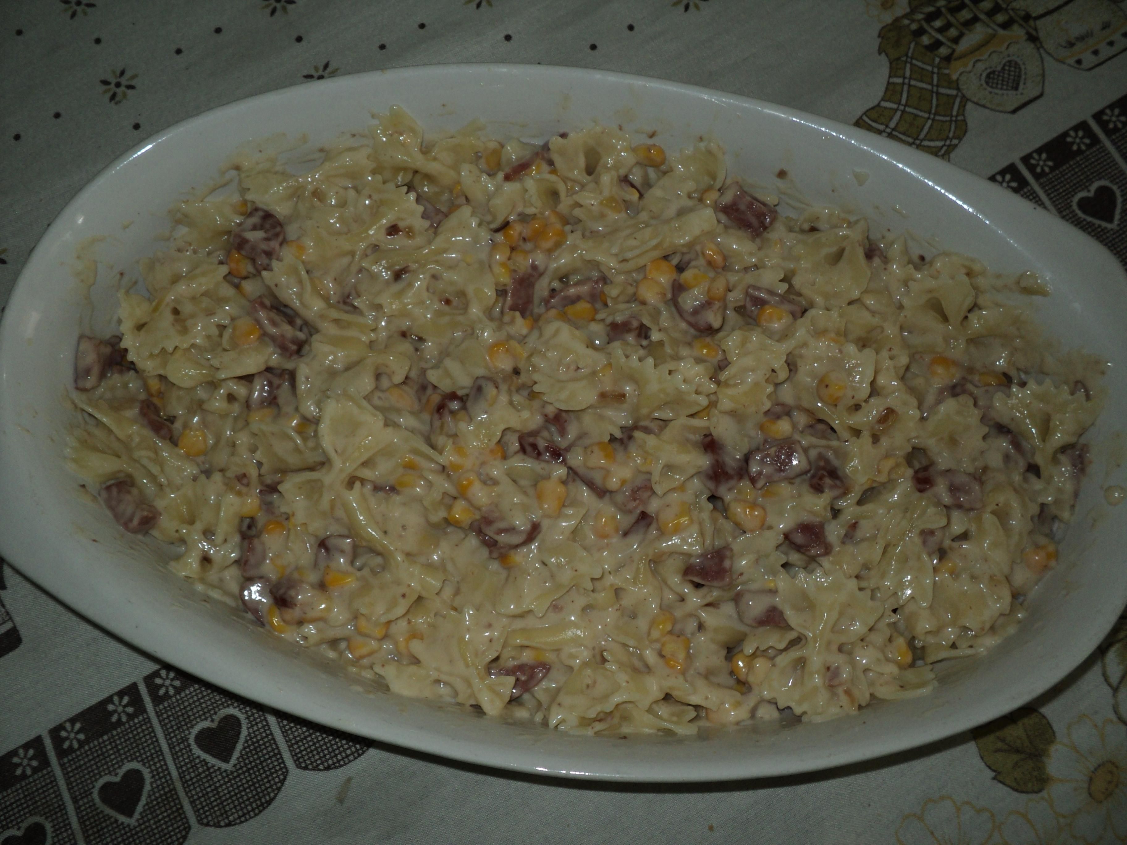 Farfalle com calabresa