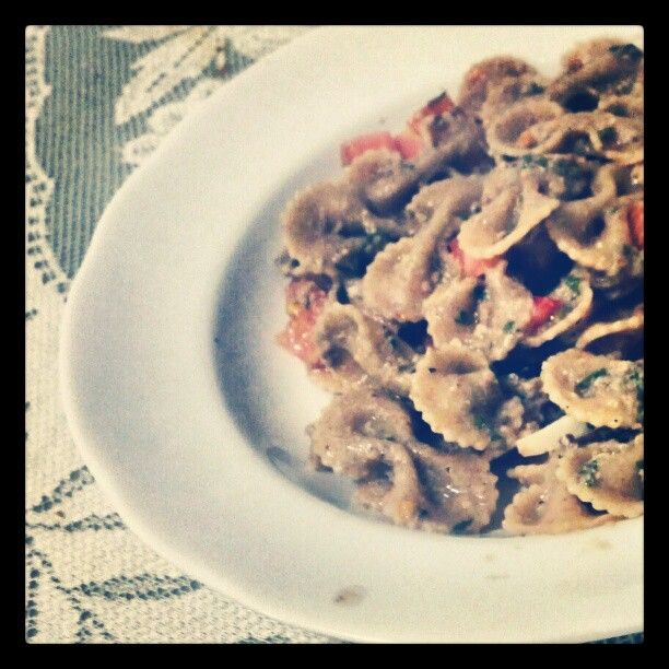 Farfalle com Sardinha e Tomate