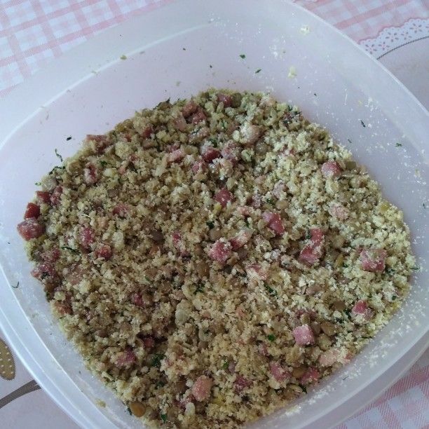 Farofa de lentilha com linguiça