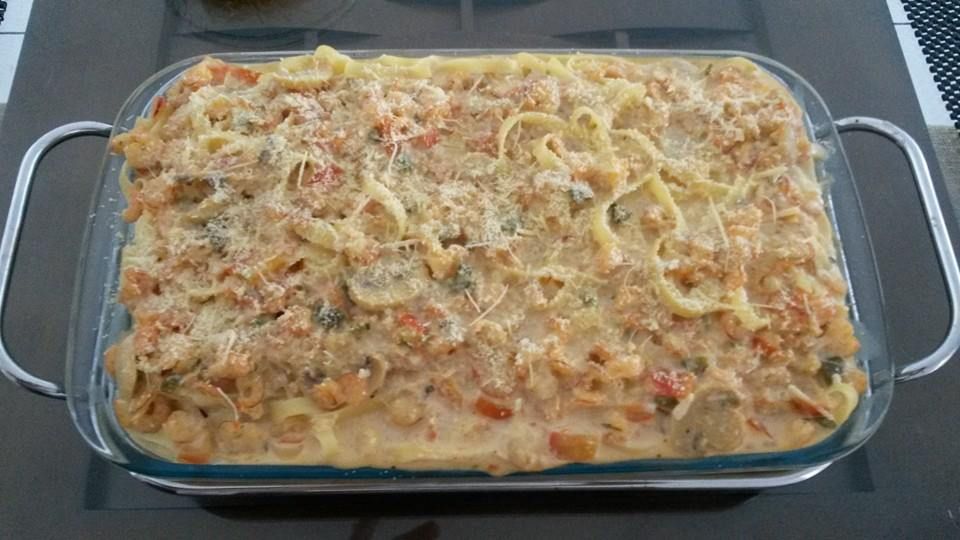 Fettuccine com camarão ao molho de queijo e ervas finas