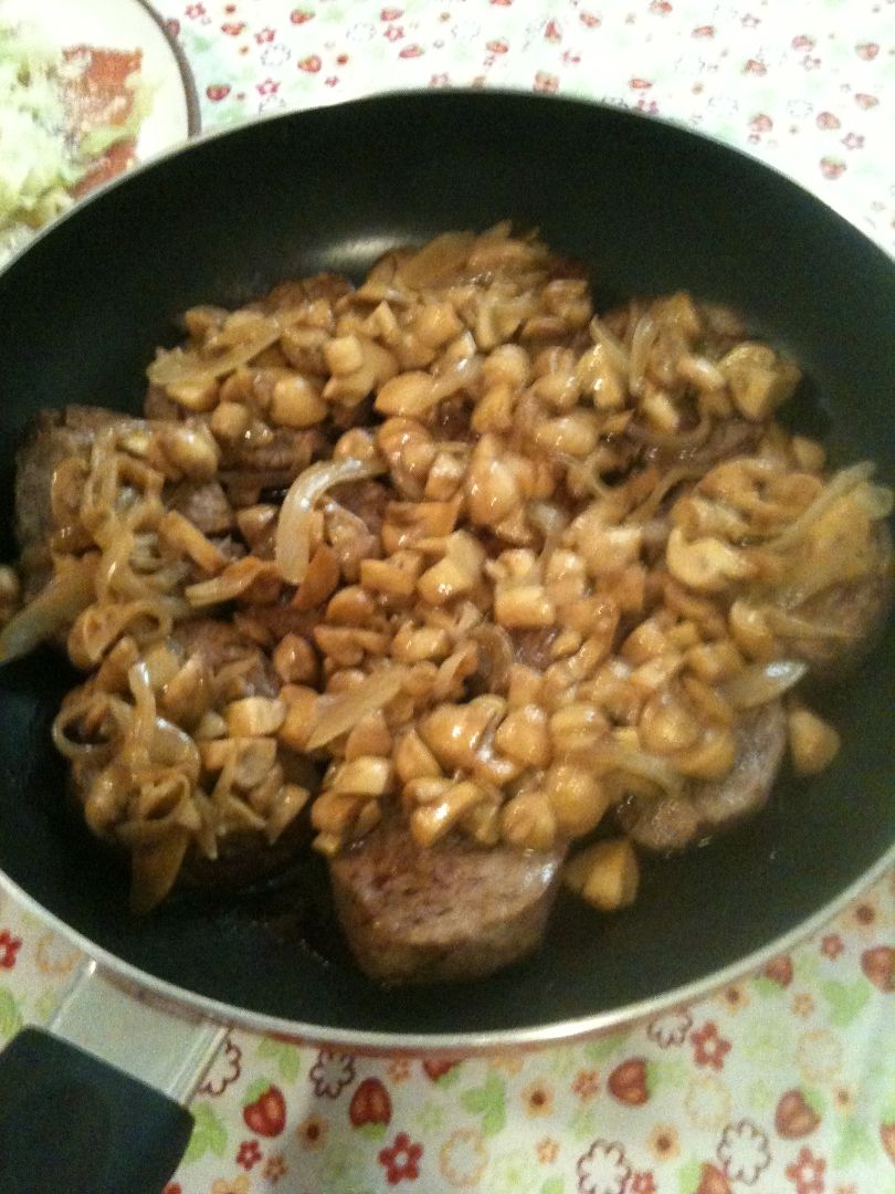 Filé mignon com champignons sauteados no açúcar