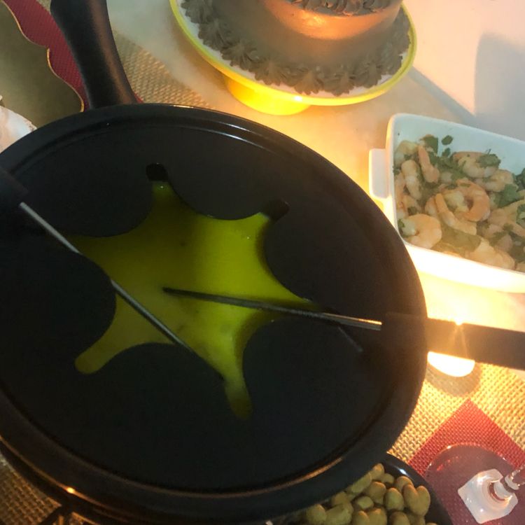 Fondue de camarão no leite de coco maravilhoso