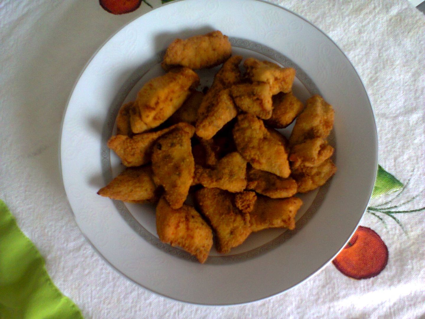 Frango à milanesa tipo nuggets