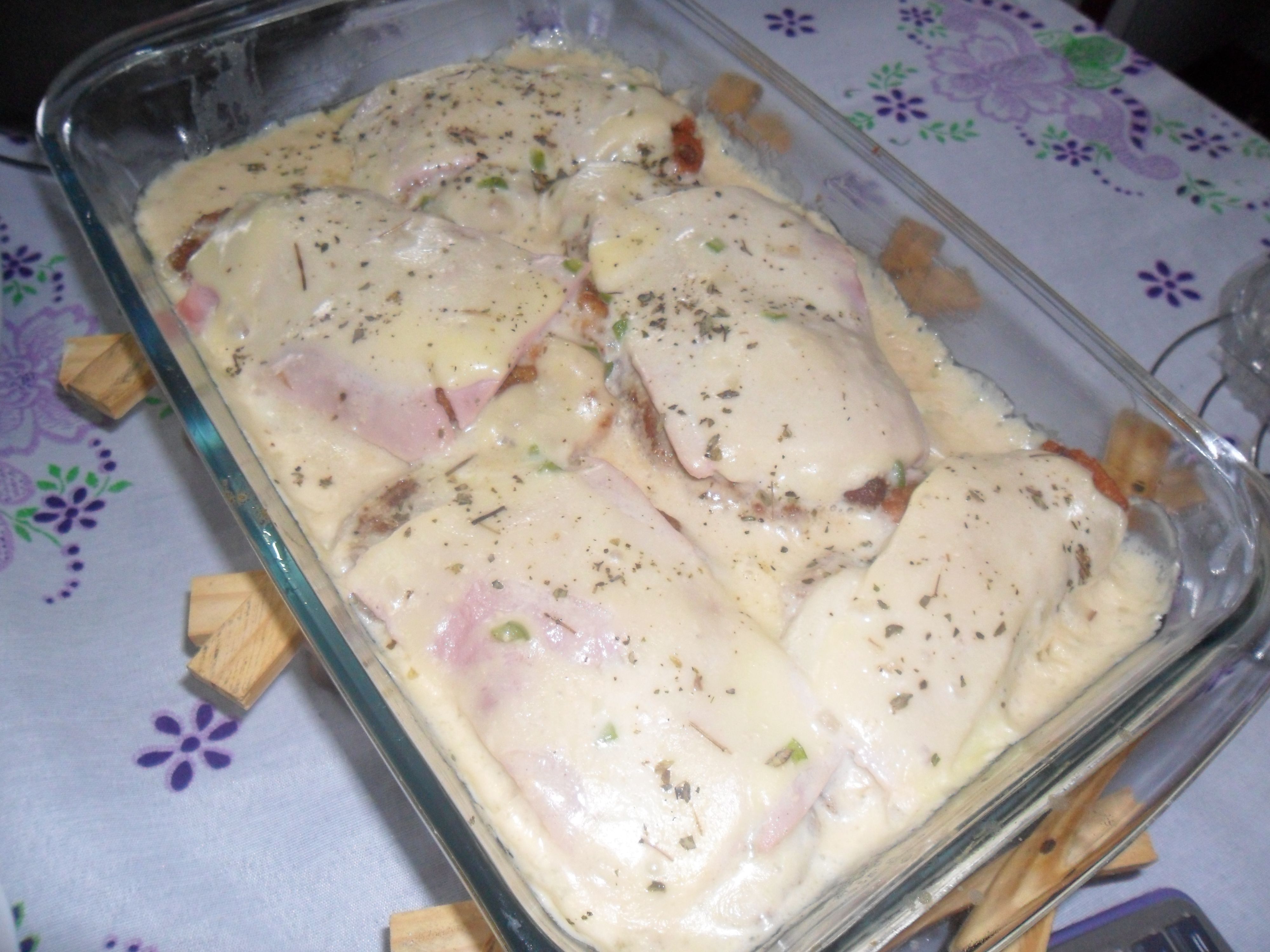 Frango à parmegiana ao molho branco