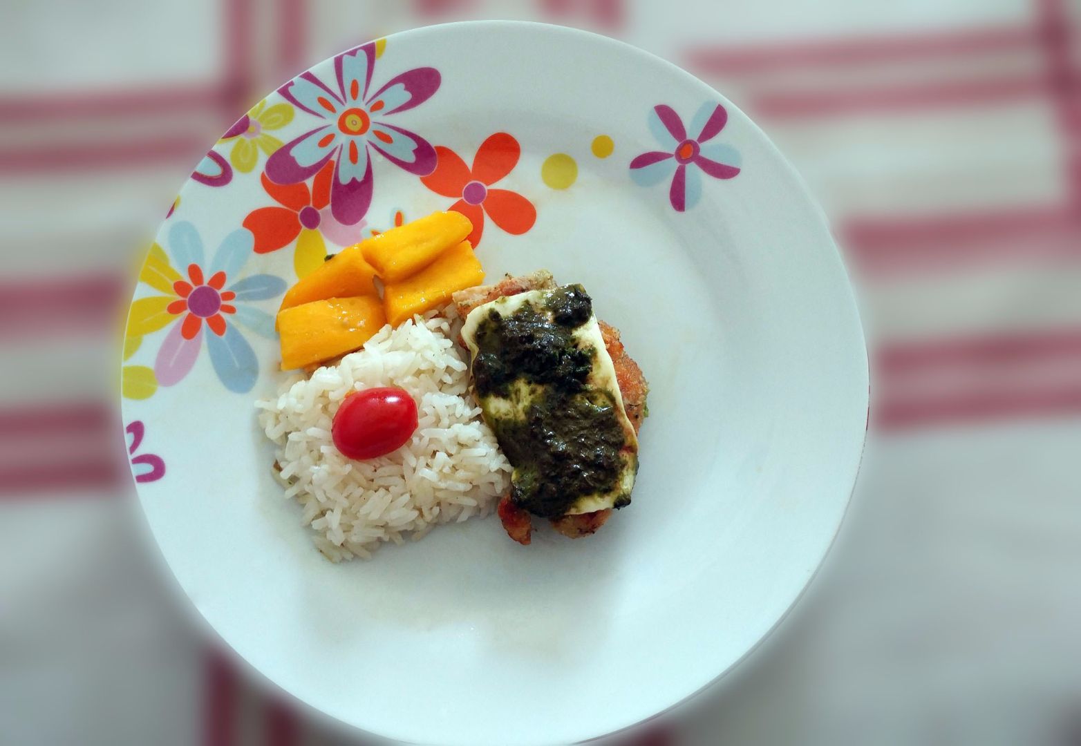 Frango à parmegiana de pesto e queijo minas