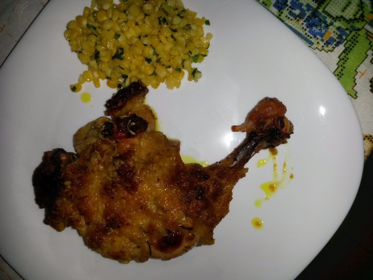 Frango assado com molho de mostarda e parmesão