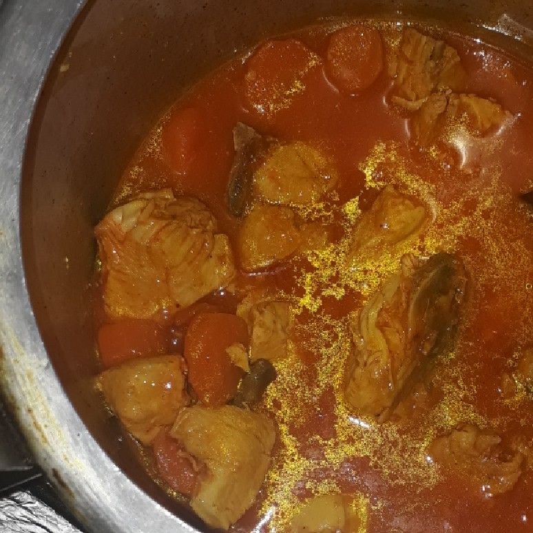 Frango com batata cozido na panela de pressão