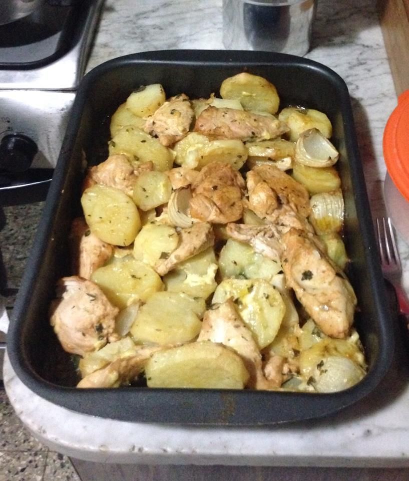 Frango com batatas no forno simples