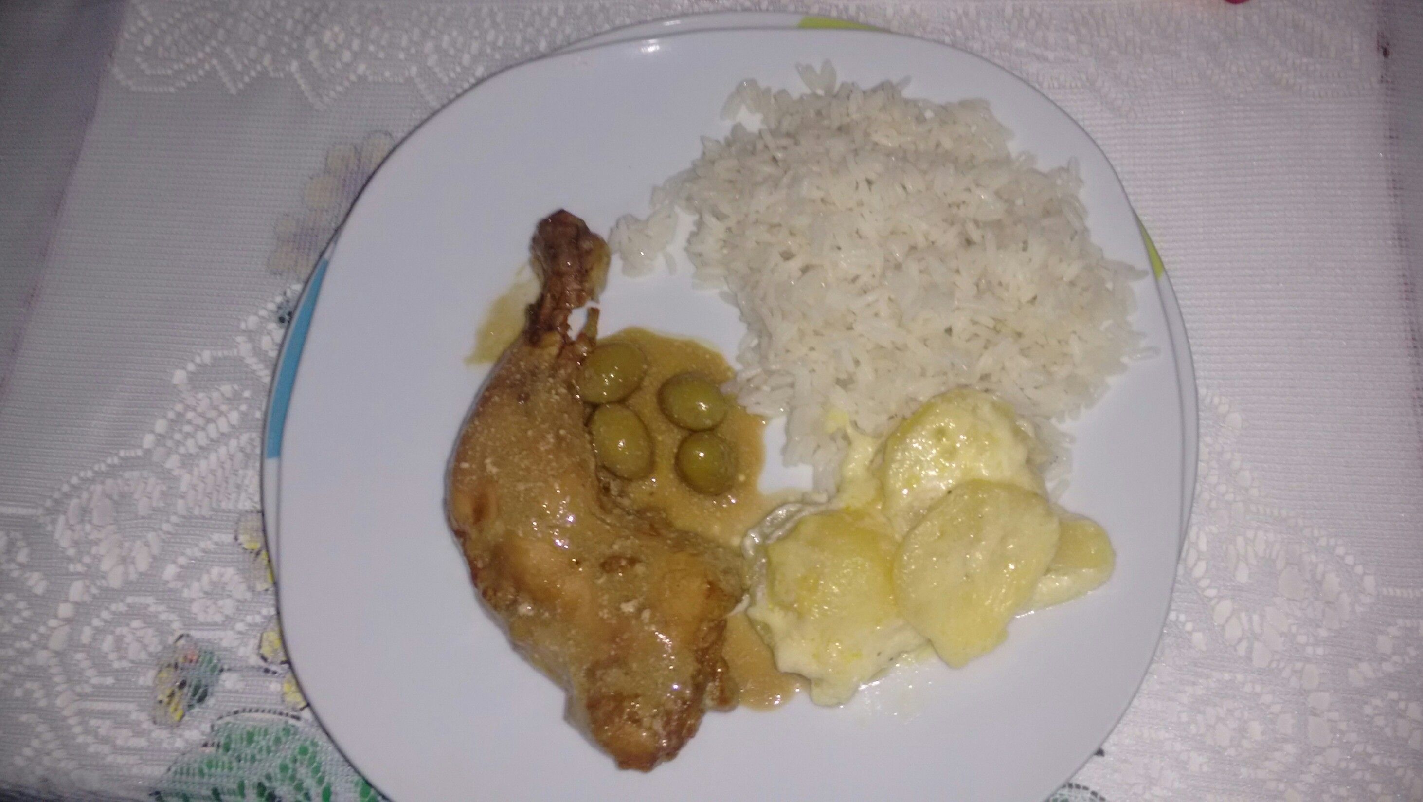 Frango com creme de cebola e cerveja preta