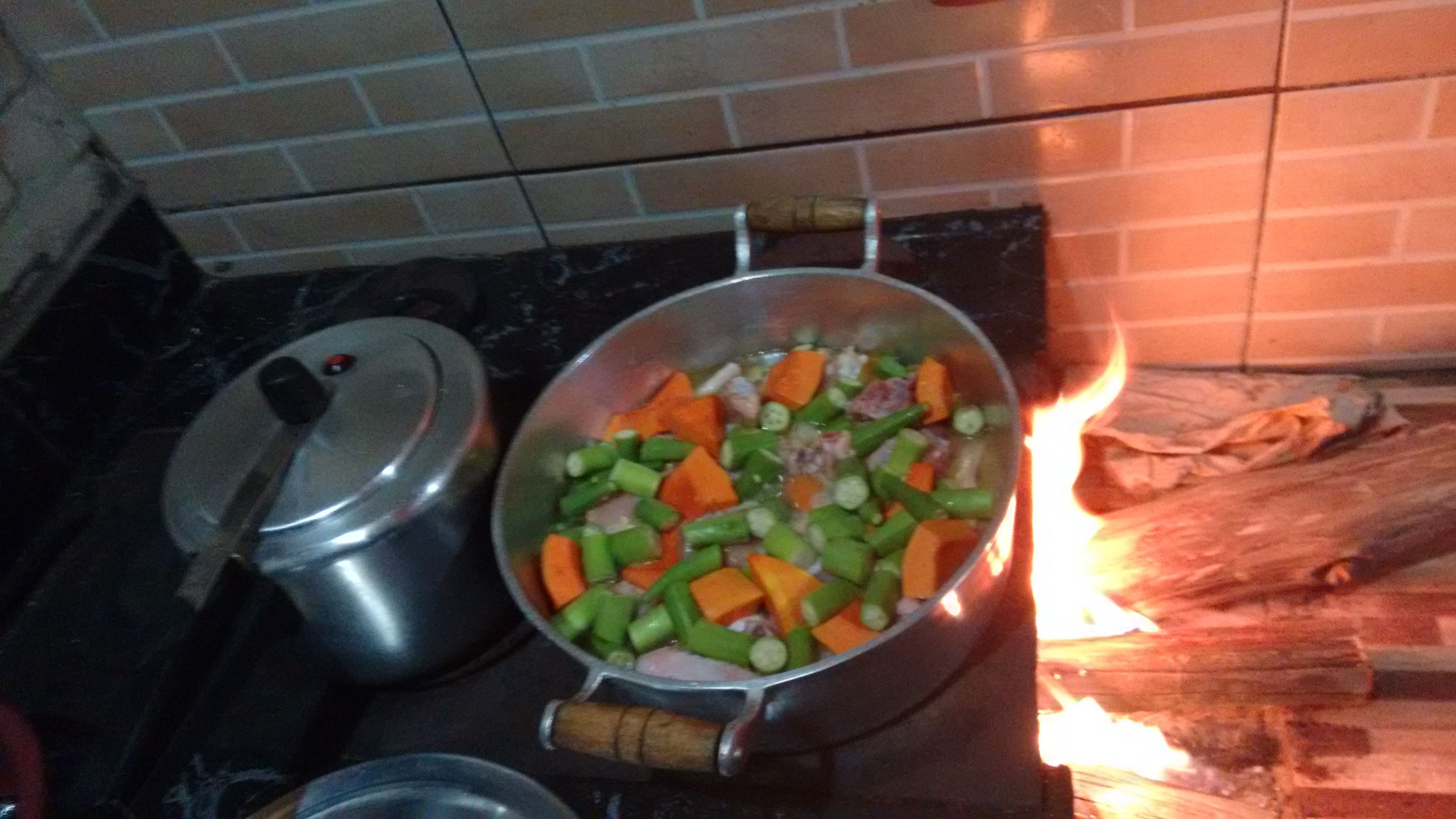 Frango com quiabo e abóbora