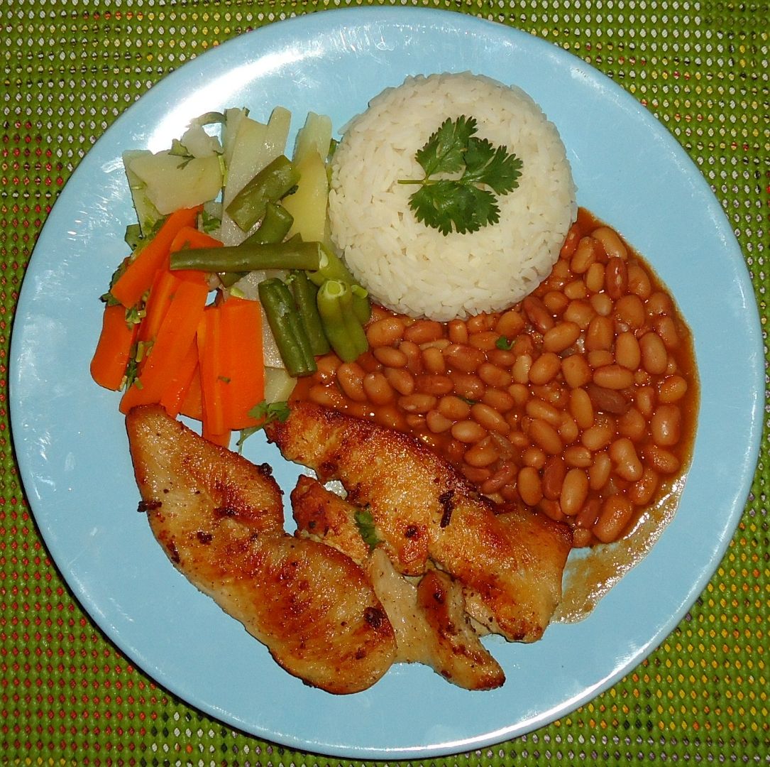 Frango grelhado com legumes