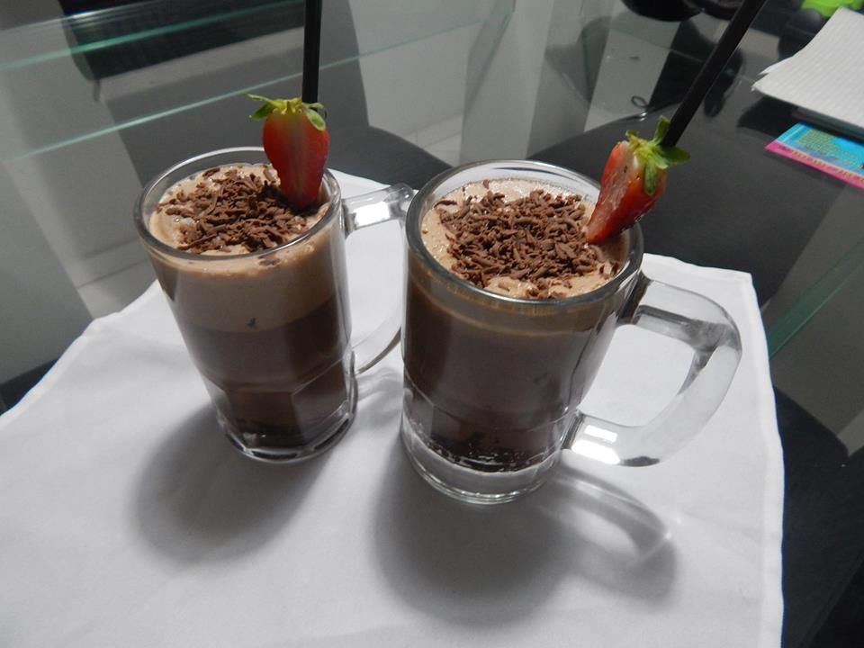 Frapê de café com brigadeiro e morango