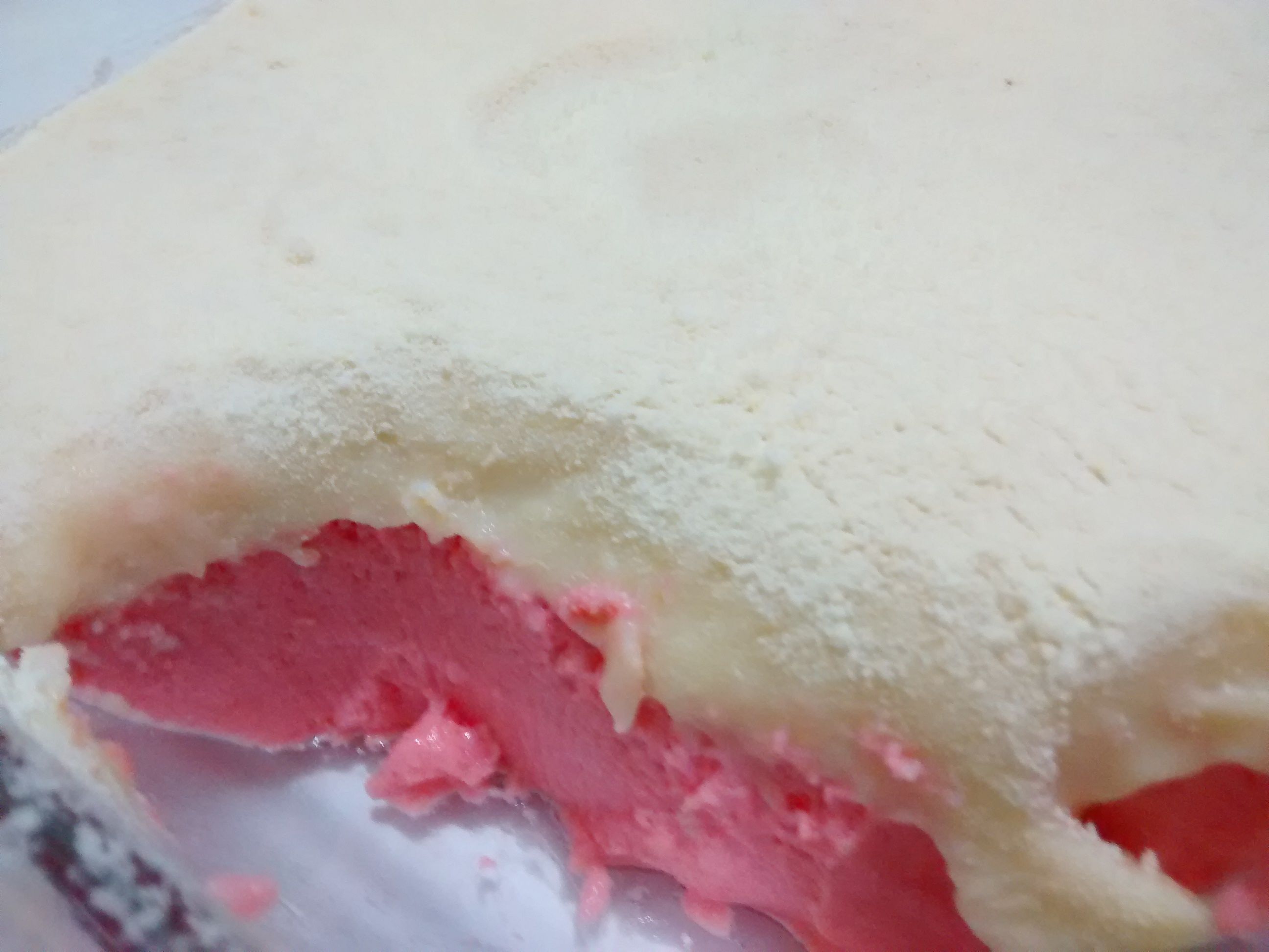 Gelatina de morango cremosa com creme de leite ninho