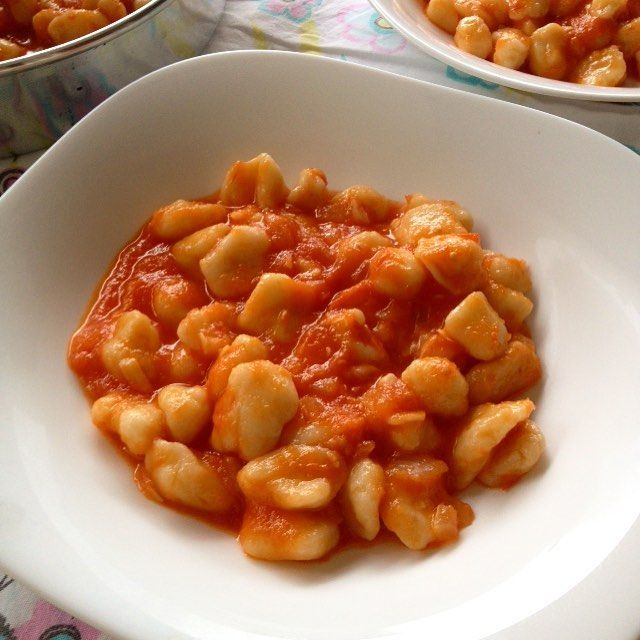 Gnocchi vegano com molho de tomate