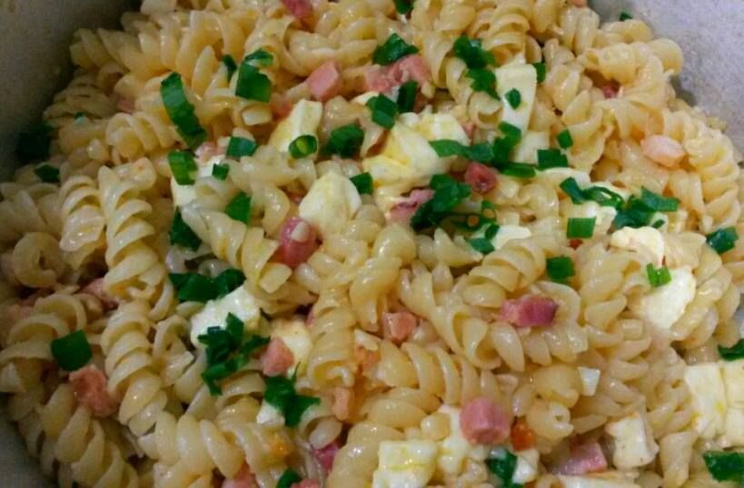 Macarrão alho e óleo com queijo e bacon