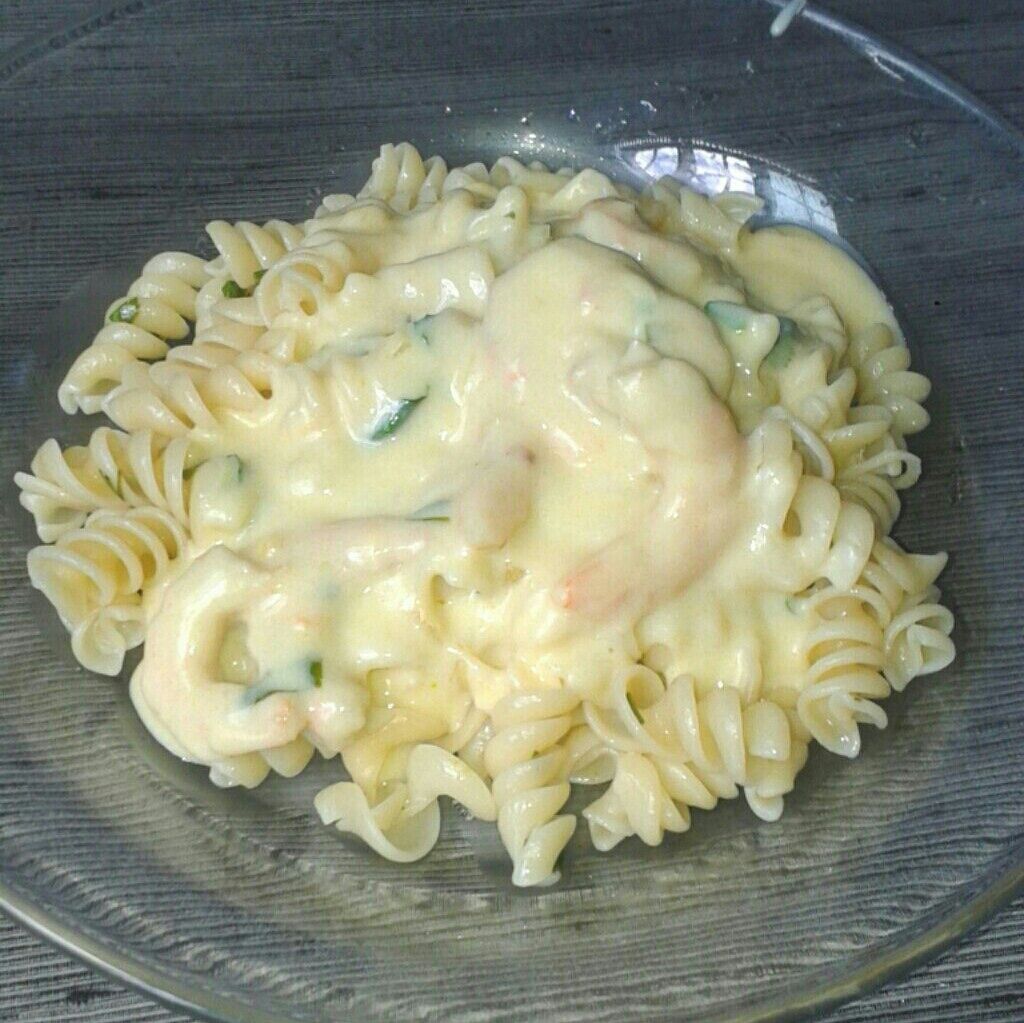 Macarrão ao creme branco de camarão