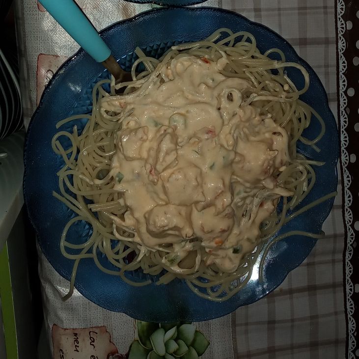 Macarrão ao molho branco de camarão