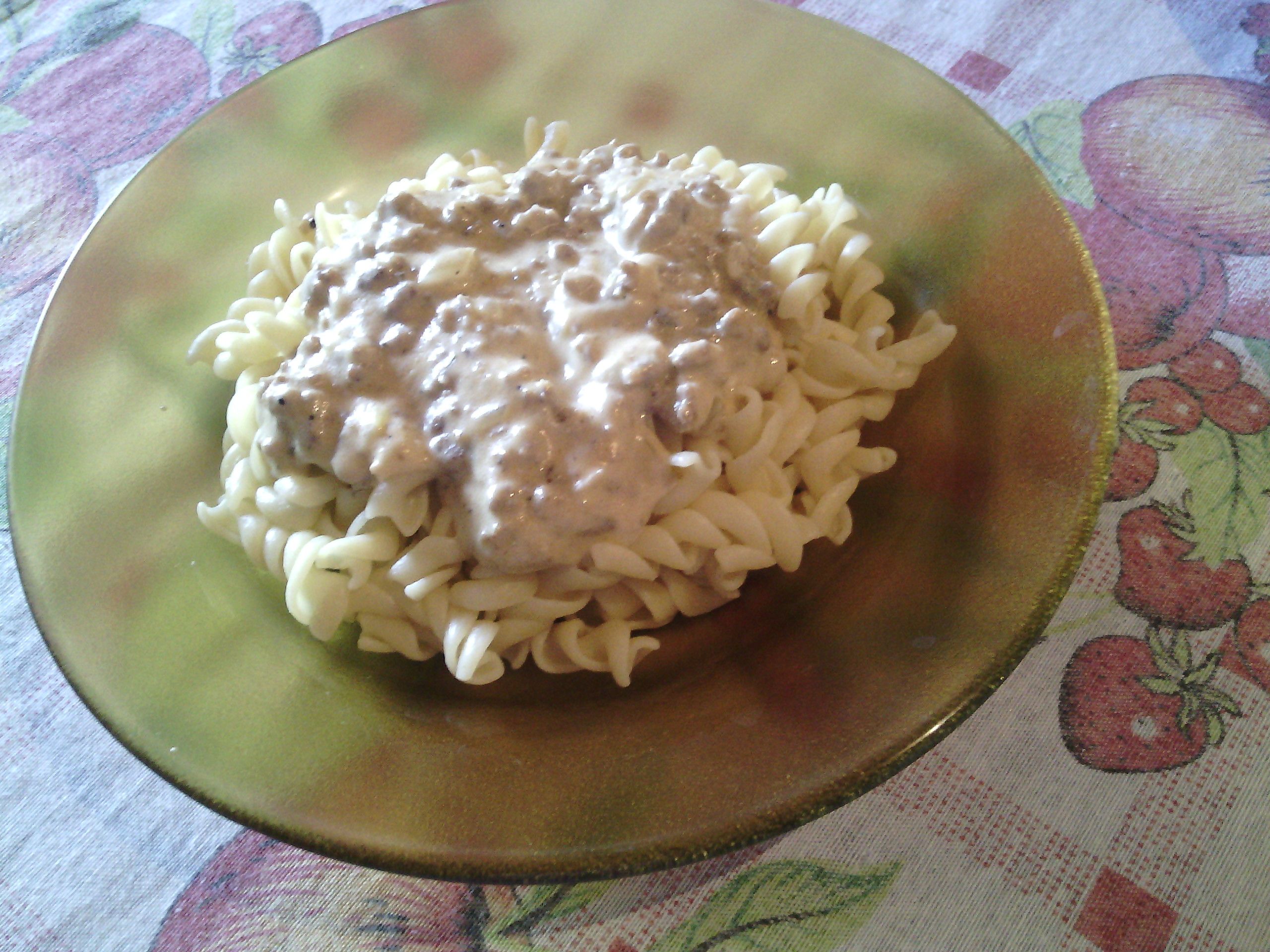 Macarrão ao molho de maionese com carne