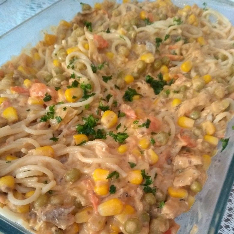 Macarrão ao molho de sardinha ao creme de leite