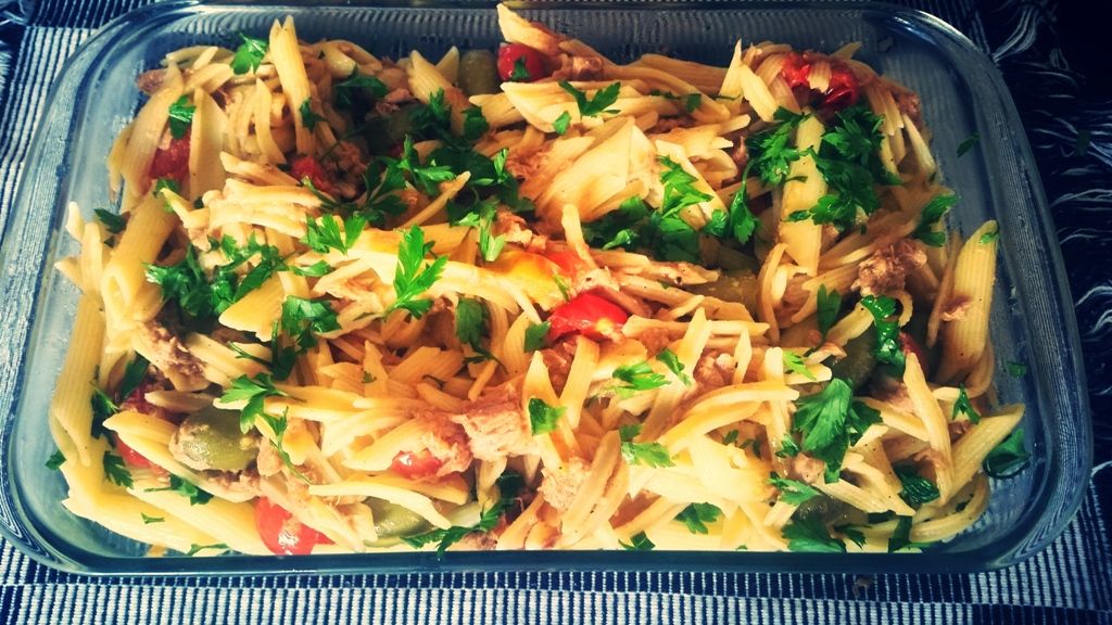 Macarrão com atum e tomate Cereja