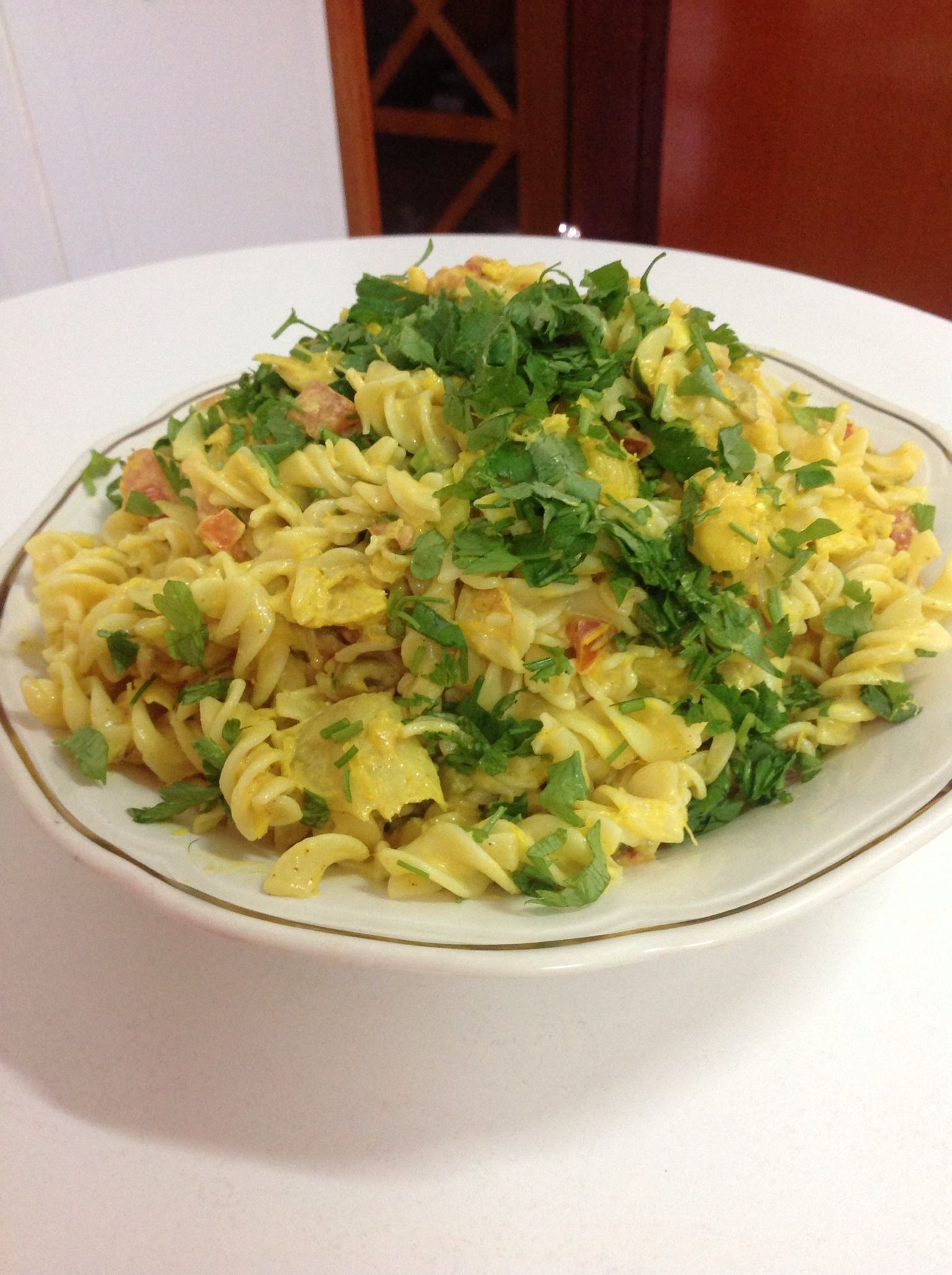 Macarrão com bacalhau mediterrâneo