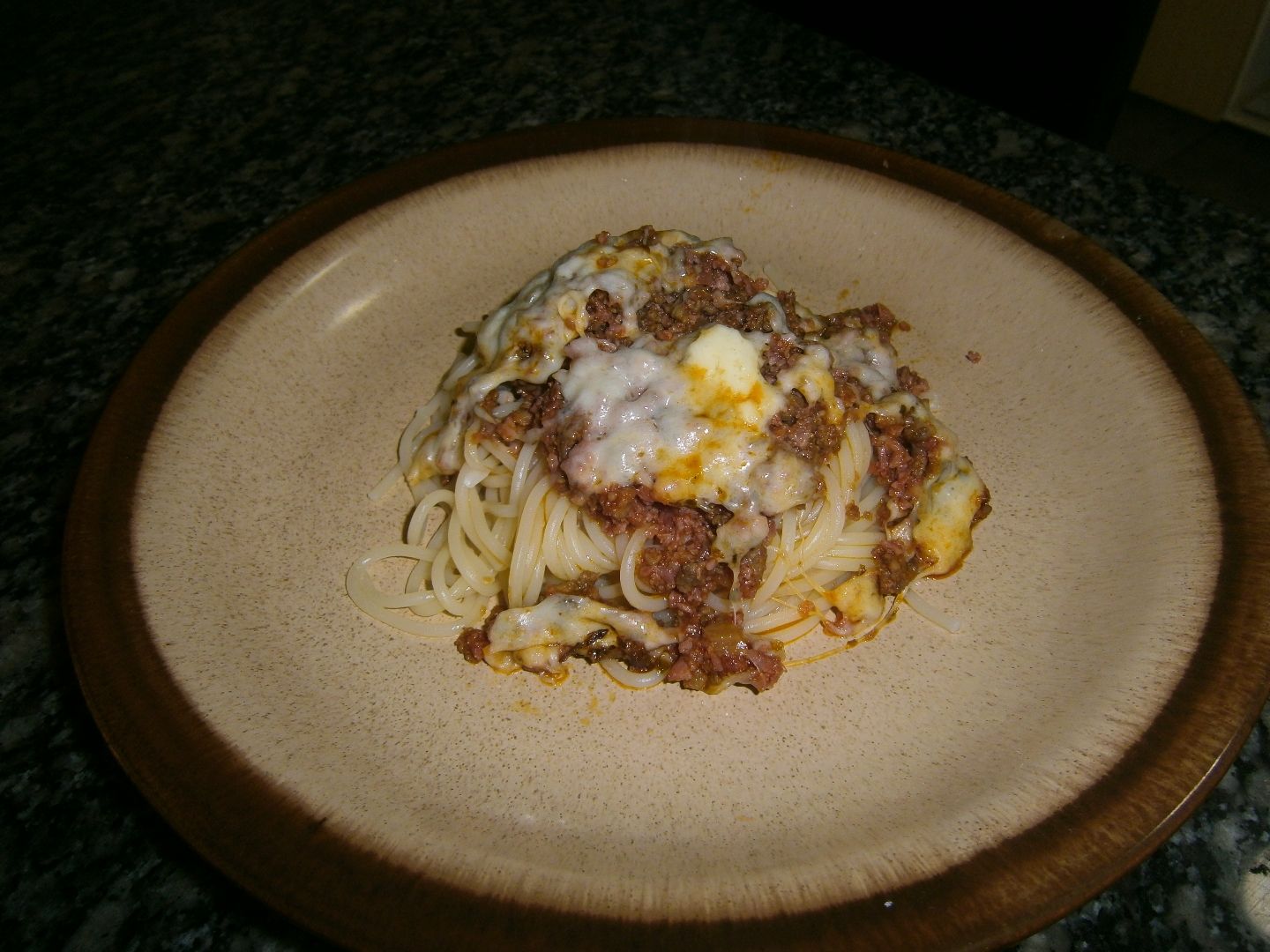 Macarrão com carne moída e calabresa