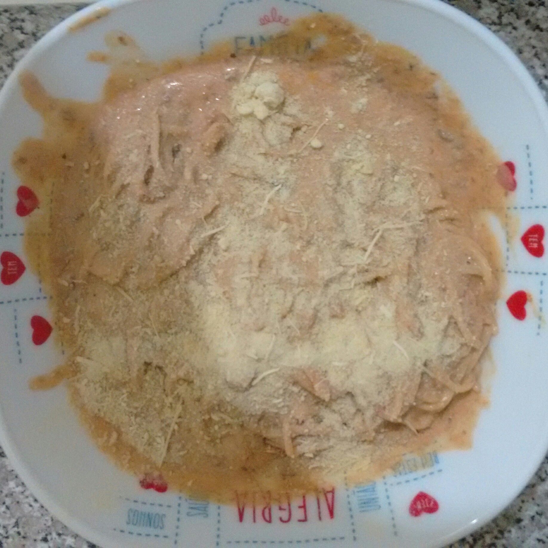 Macarrão com creme de leite e sardinha