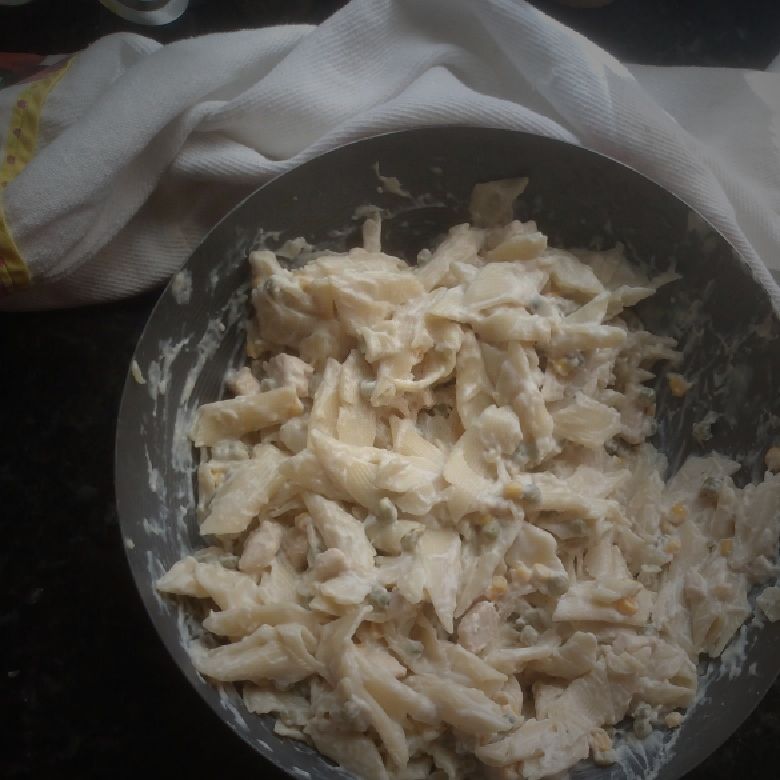 Macarrão com peito de frango ao molho branco