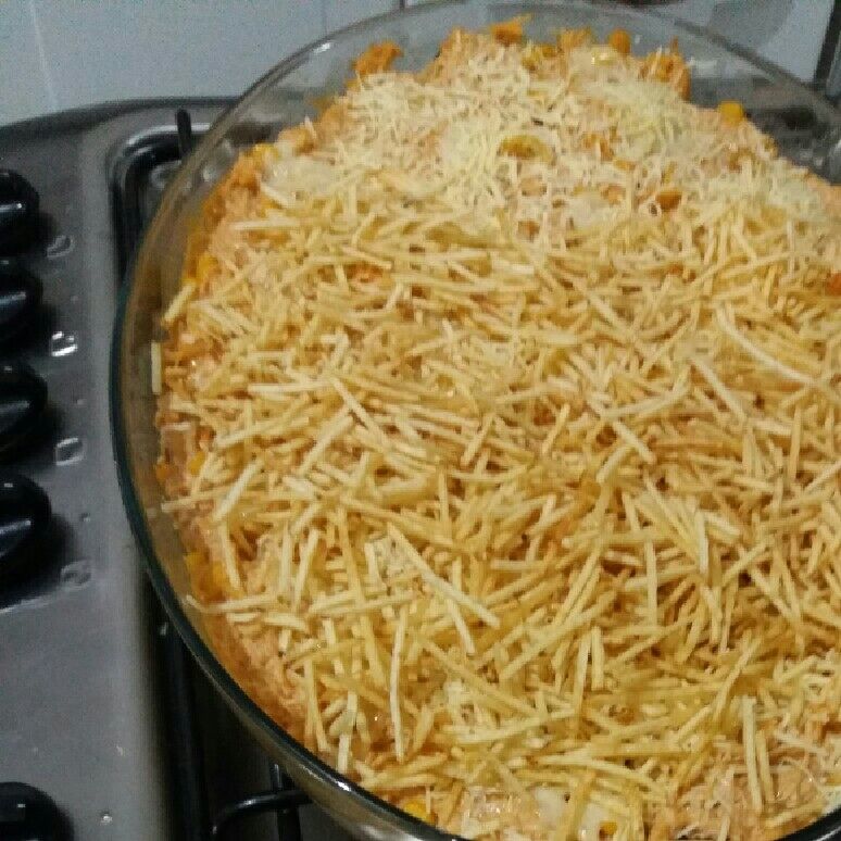 Macarrão com peito de frango e creme de leite