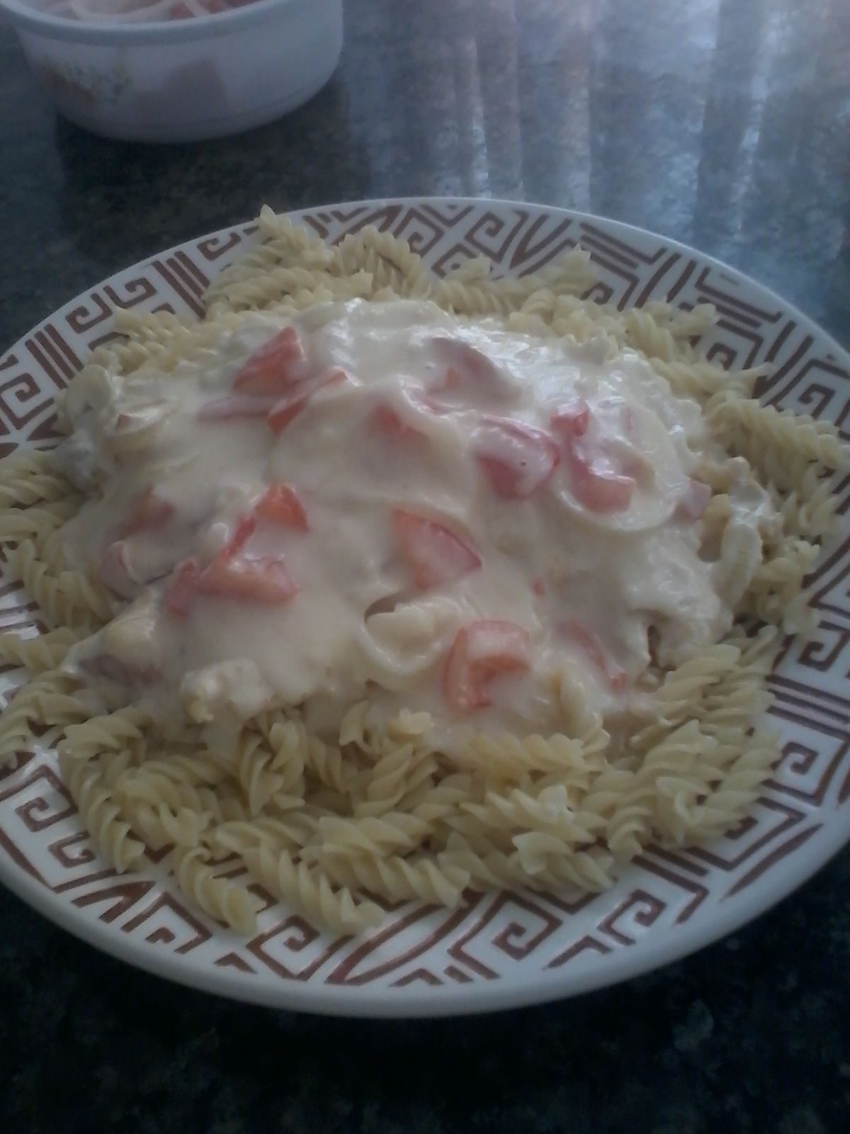 Macarrão com requeijão e creme de leite