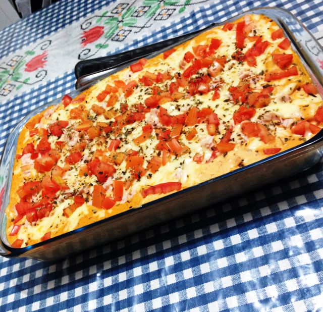 Macarrão com requeijão e peito de peru