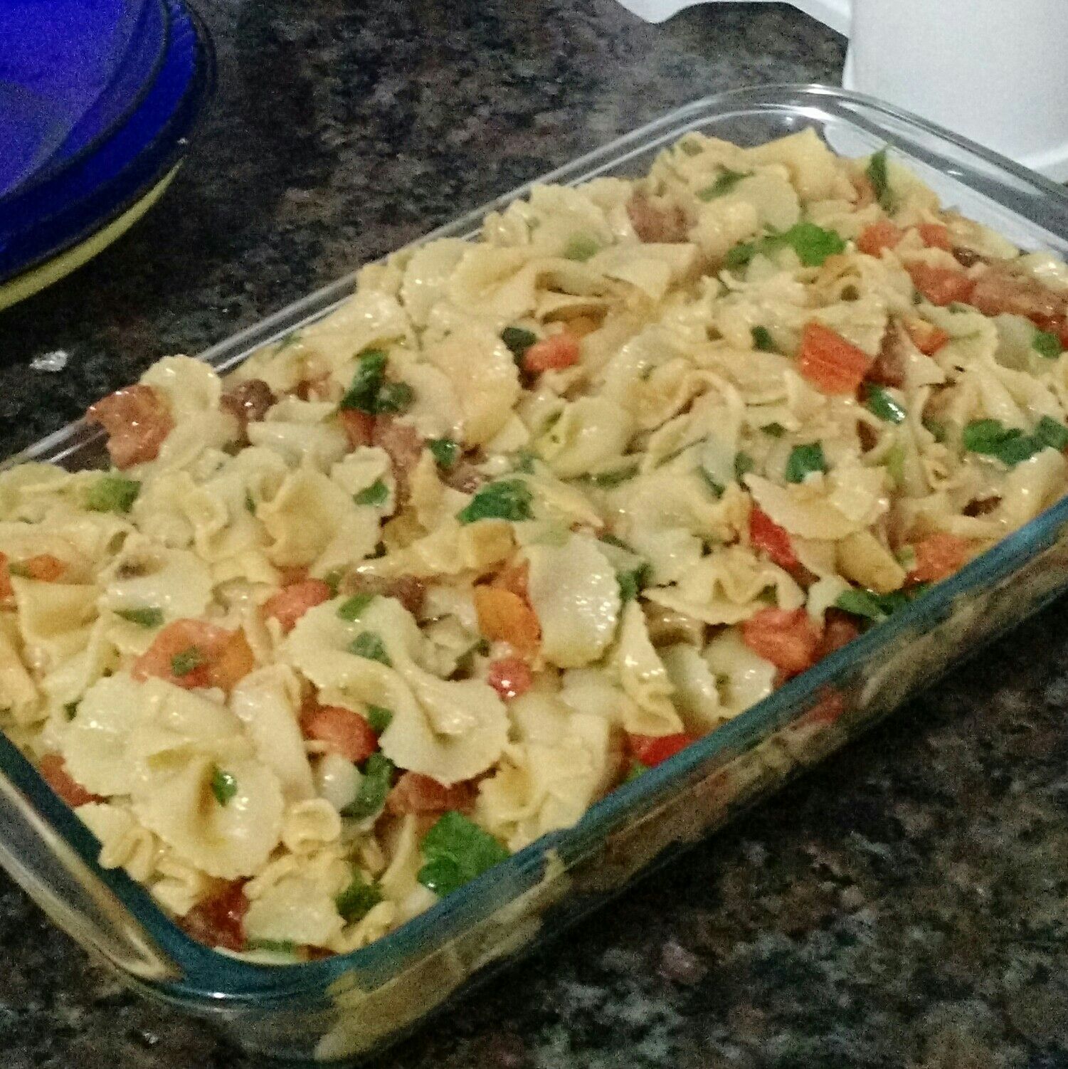 Macarrão com tomate e rúcula