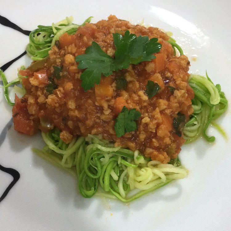 Macarrão diferente feito de abobrinha italiana