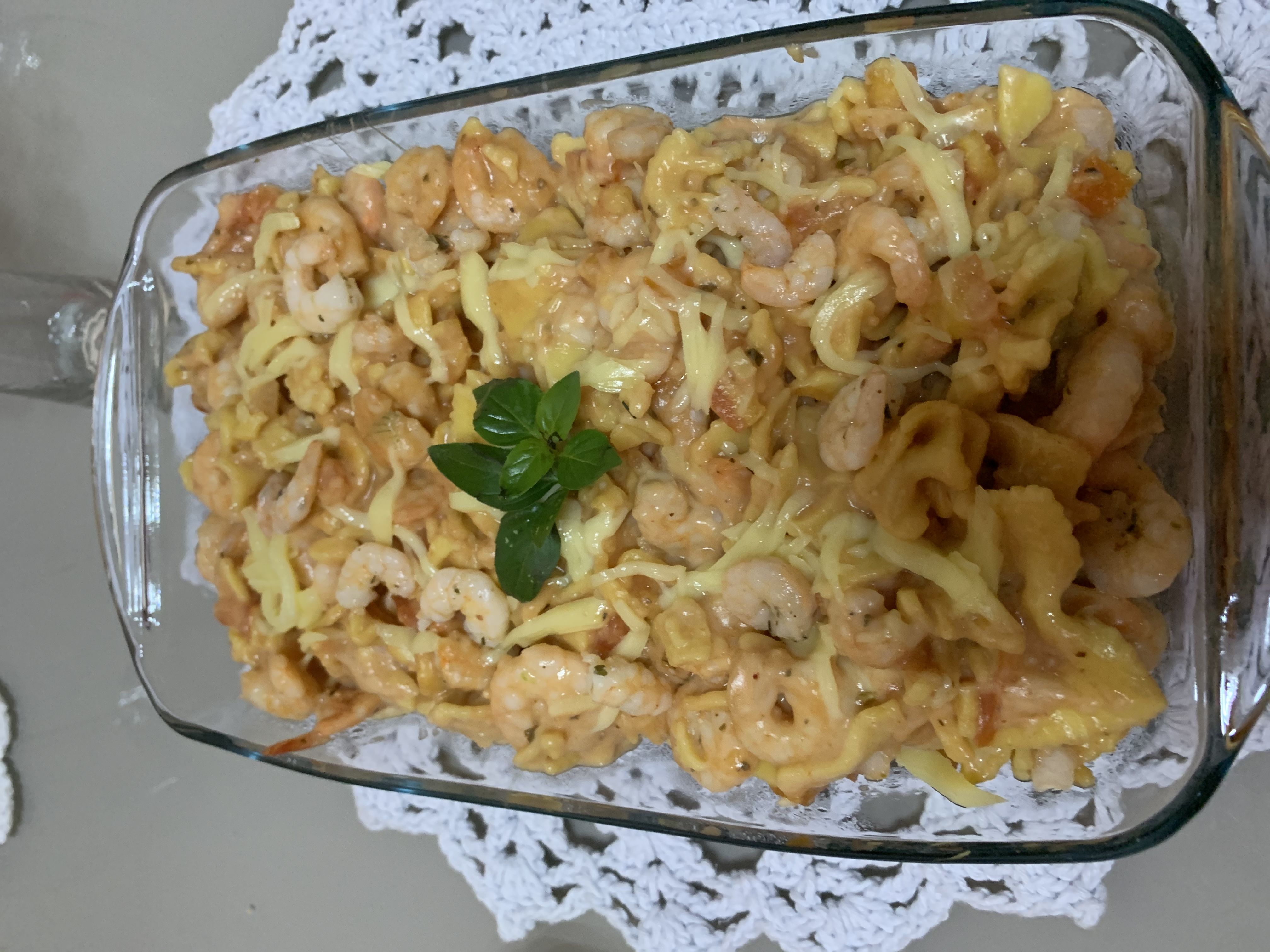 Macarrão gravatinha com camarão