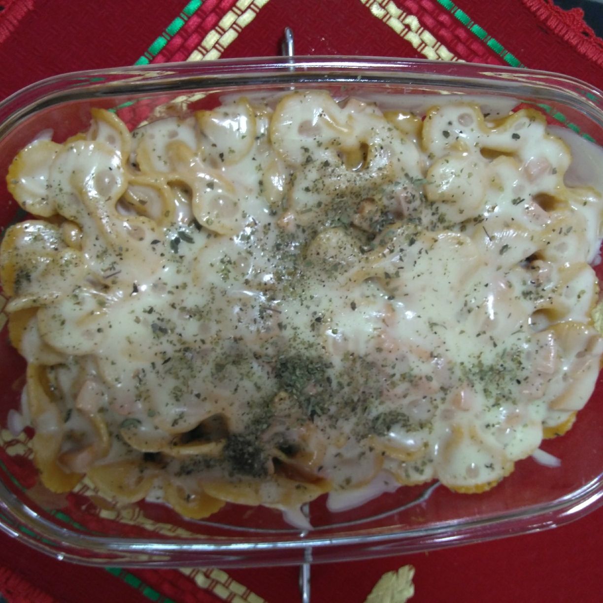 Macarrão gravatinha gratinado