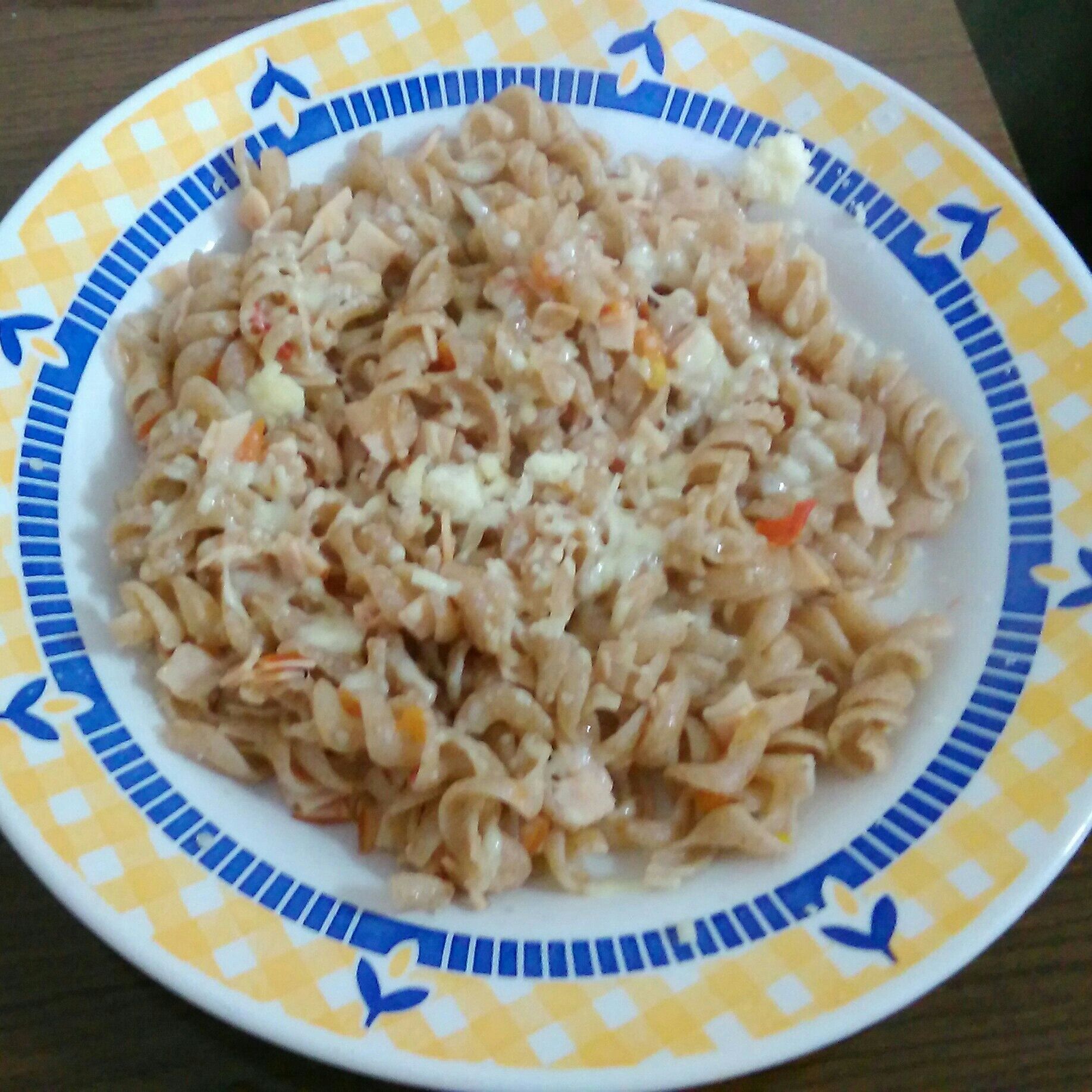 Macarrão integral com peito de peru