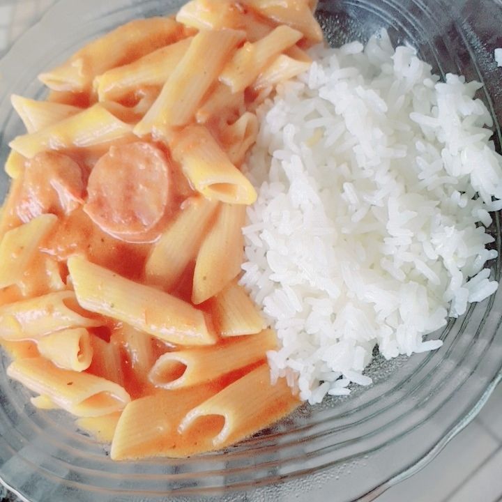 Macarrão na pressão com linguiça