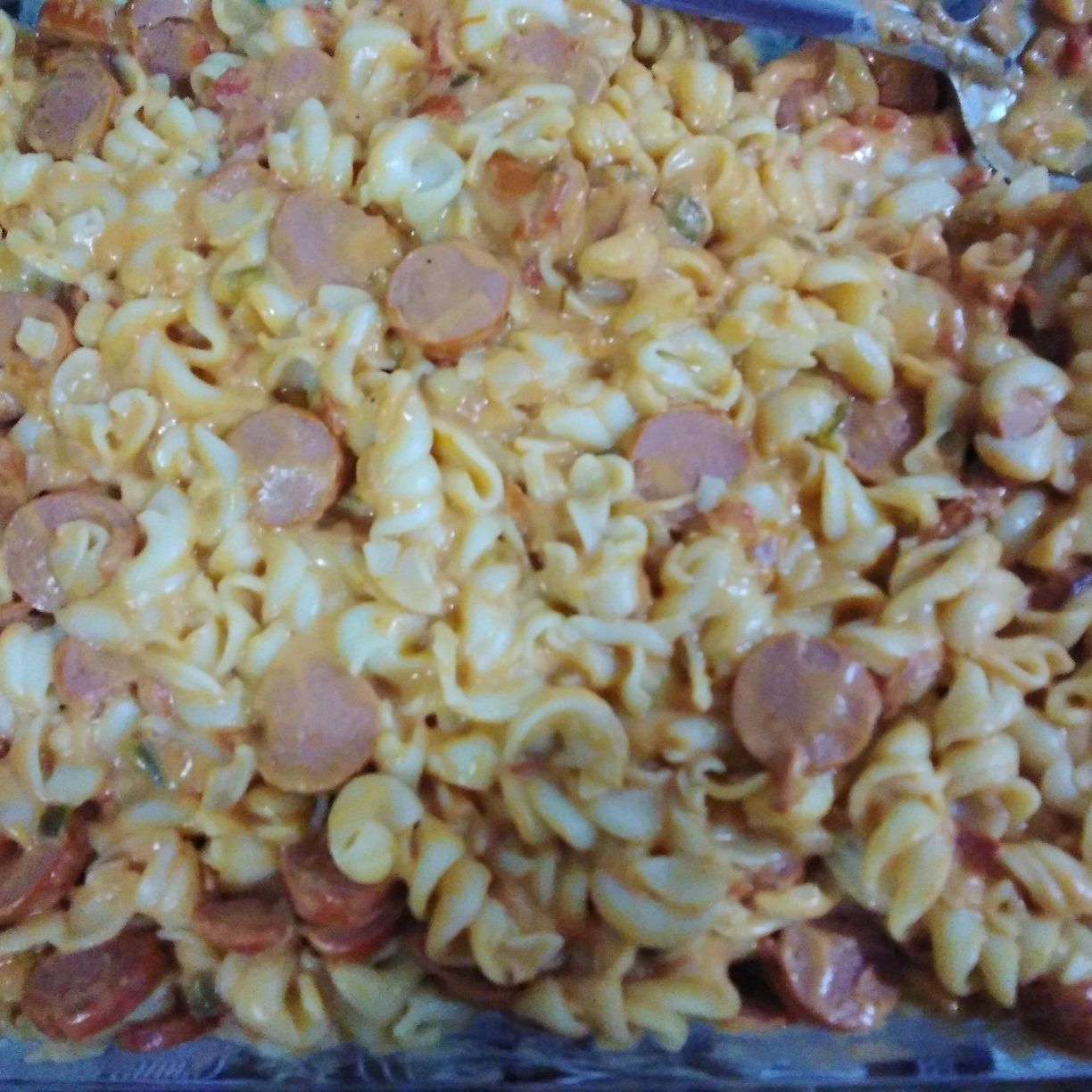 Macarronada com creme de leite e salsicha