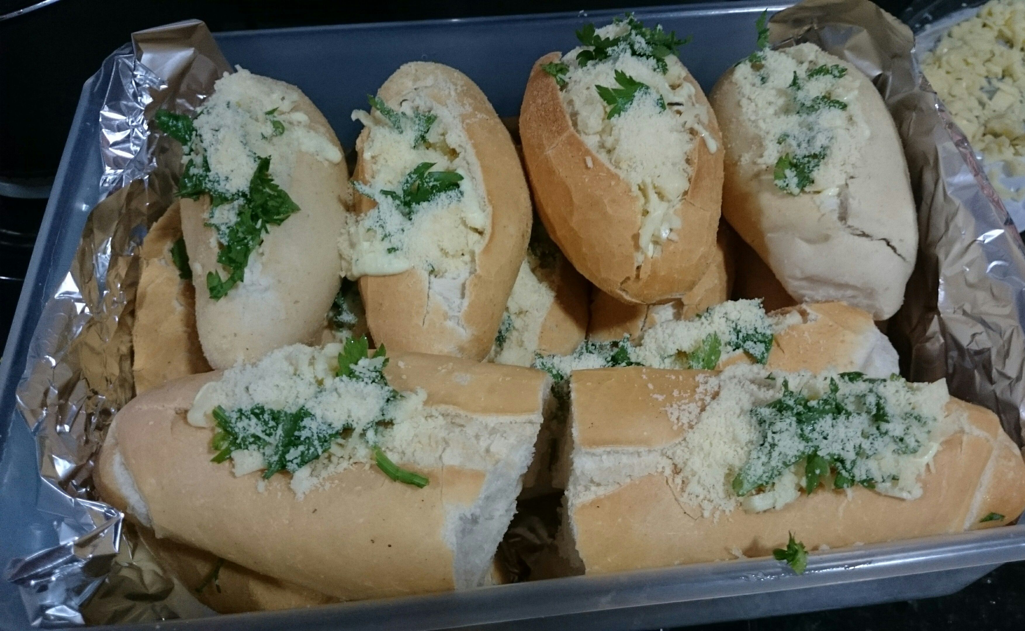 Maionese de alho da Thatá para pão de churrasco