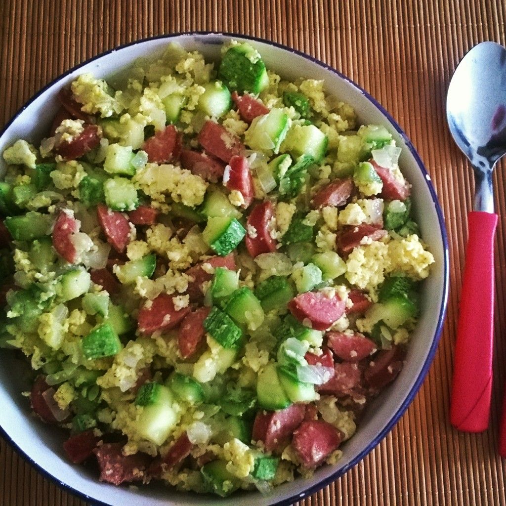 Mexidinho de abobrinha com calabresa fininha e ovos