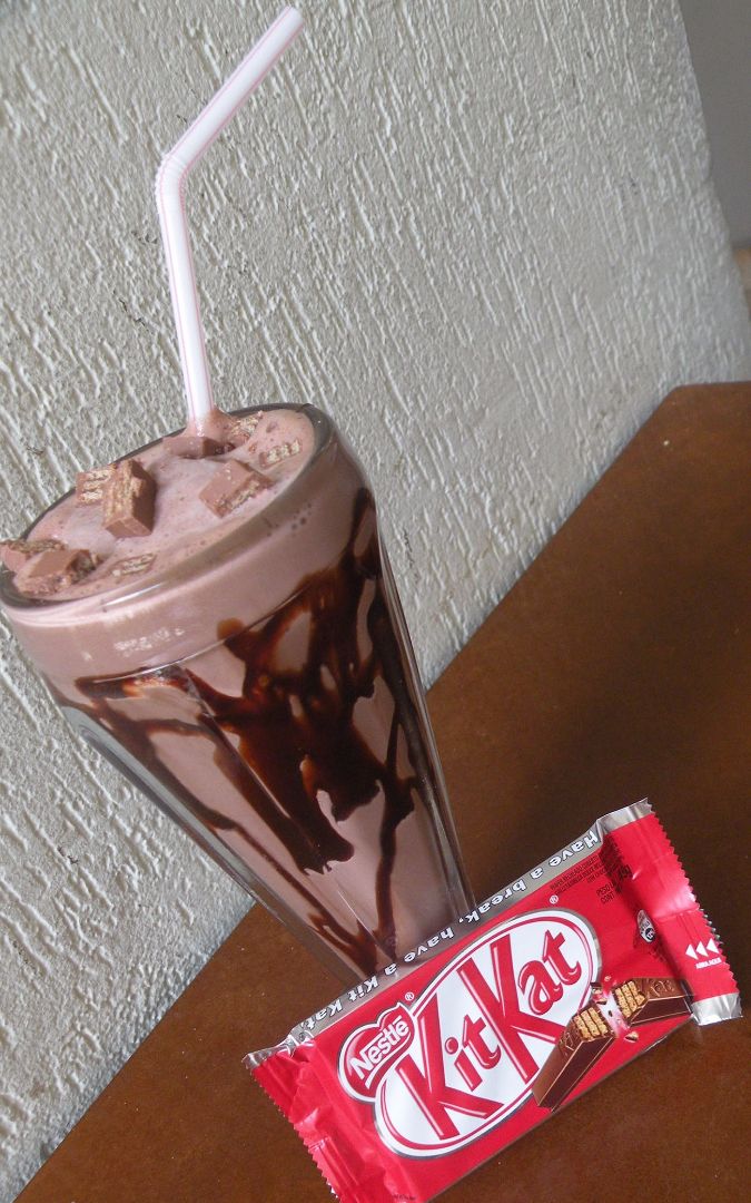 Milk shake de kit kat da familia burger