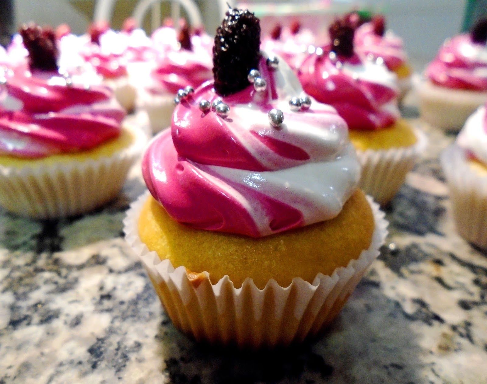 Mini cupcake de amora com recheio