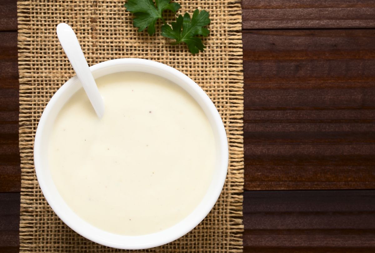 Molho branco com queijo parmesão