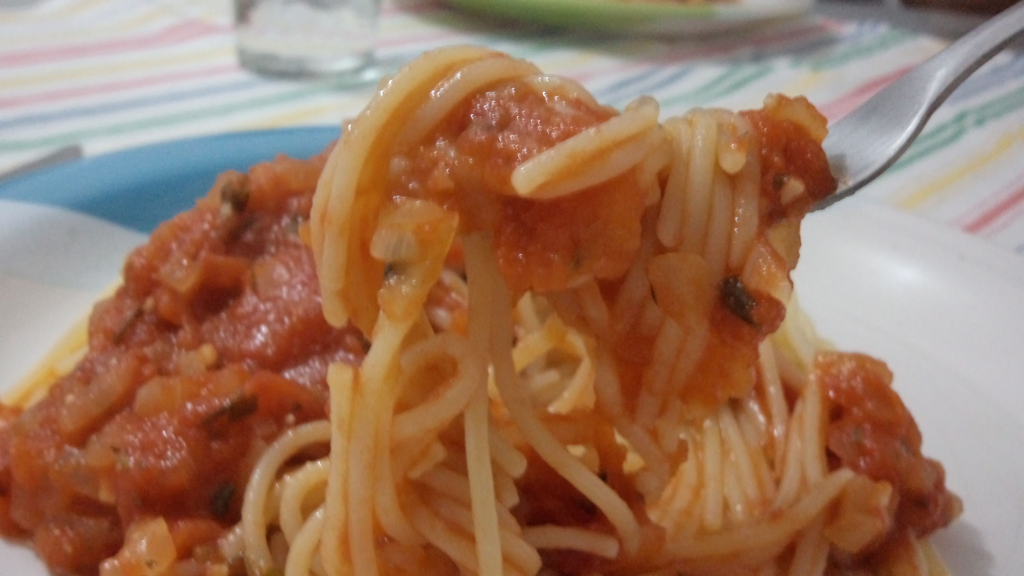 Molho de tomates em pedaços ao sugo