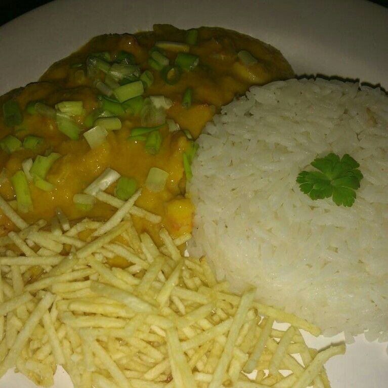 Moqueca de camarão com mandioquinha