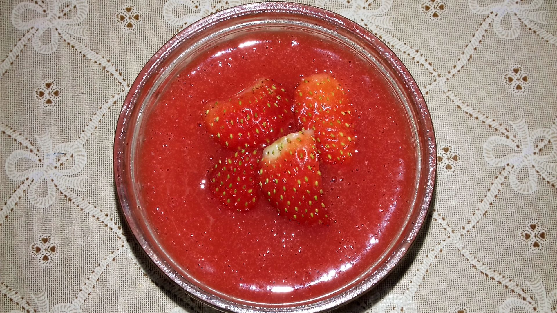 Mousse de leite e purê de morango moça