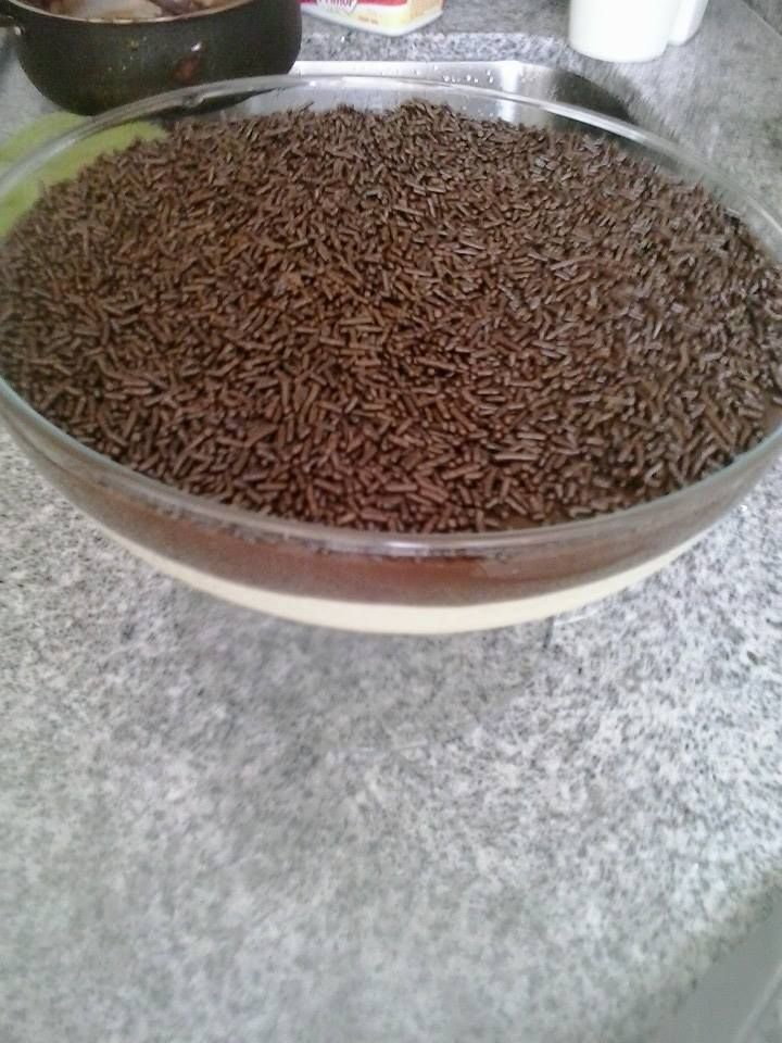 Mousse de maracujá com mousse de brigadeiro